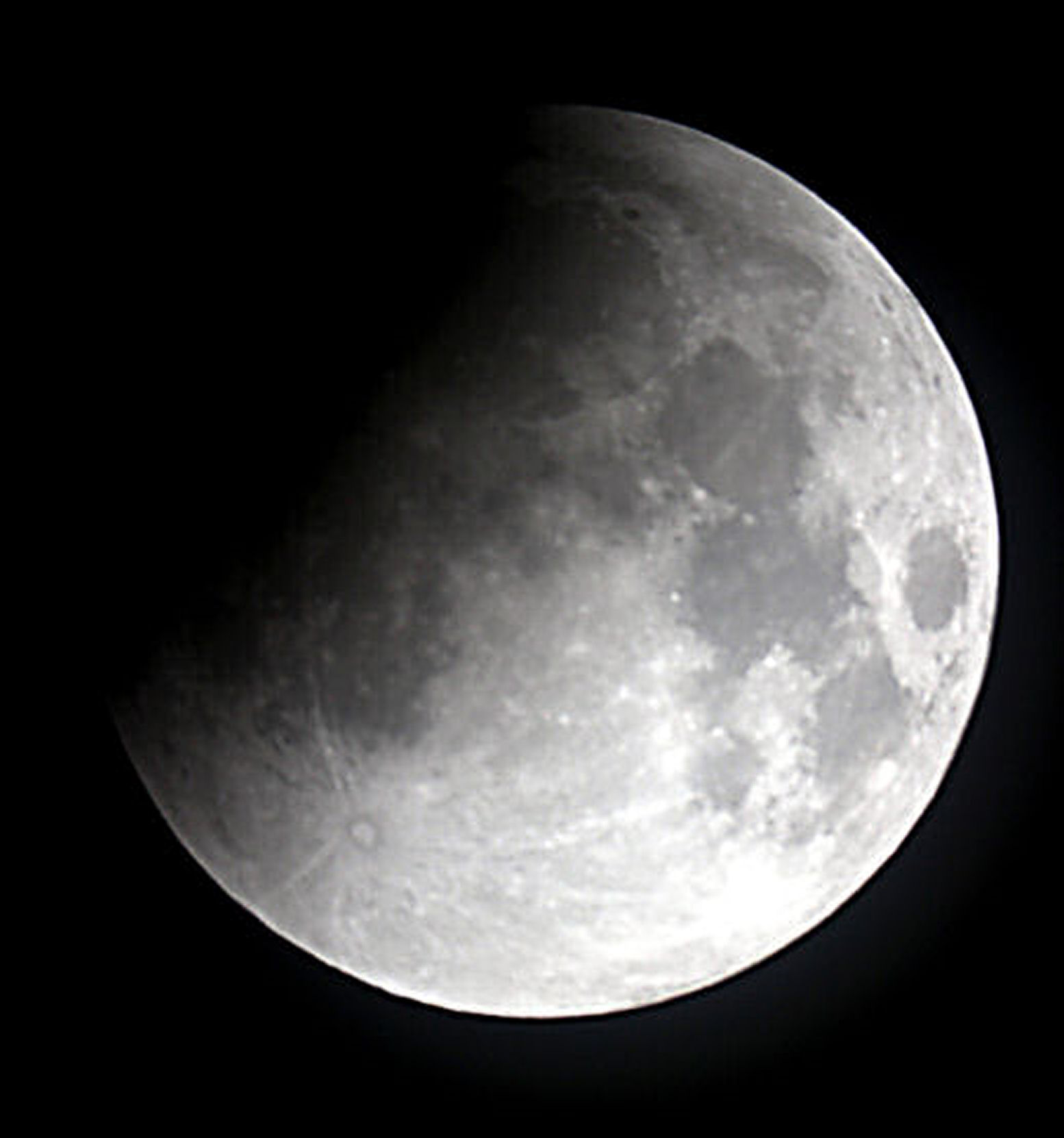 Lunar eclipse By Ken Kennedy. Canon EOS100D 1/250 seconds  ISO-200. Through Celestron 8" SCT telescope